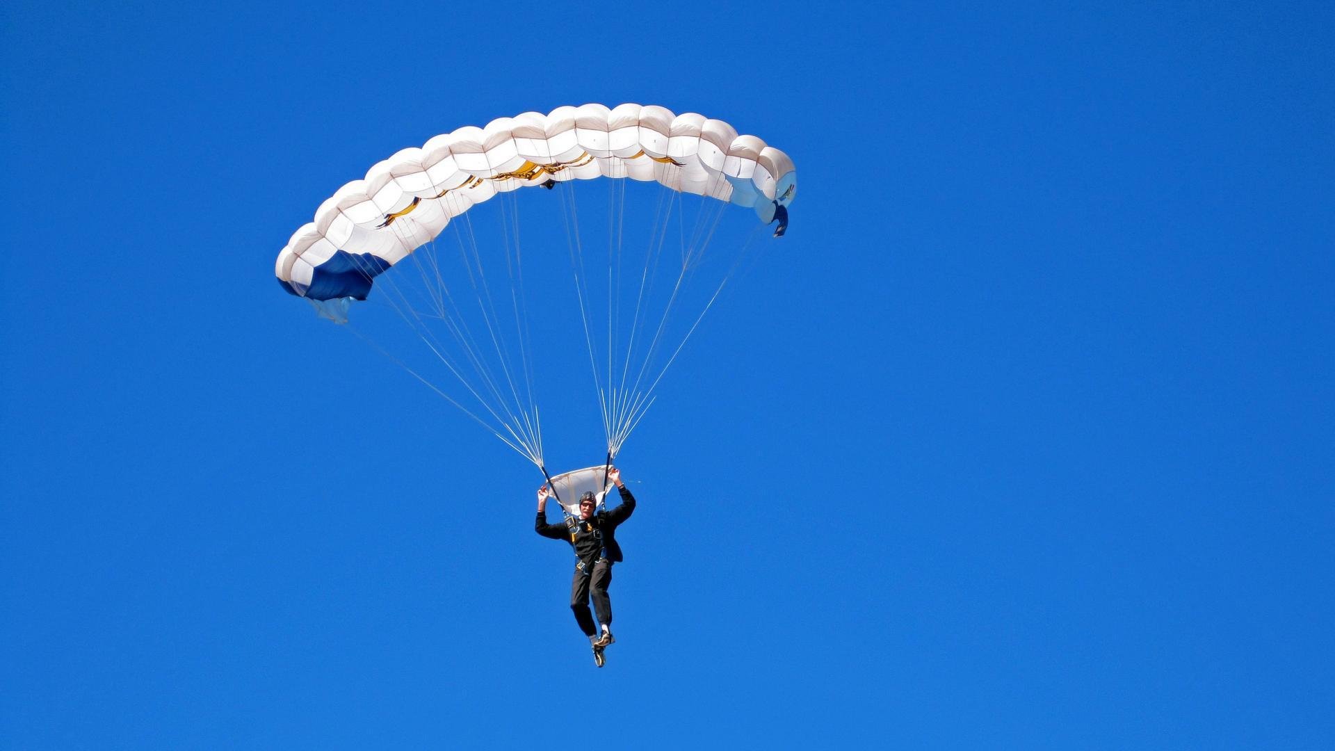 青少年篮球冬训营正式开营聚焦专项技术提升，青少年篮球训练夏令营