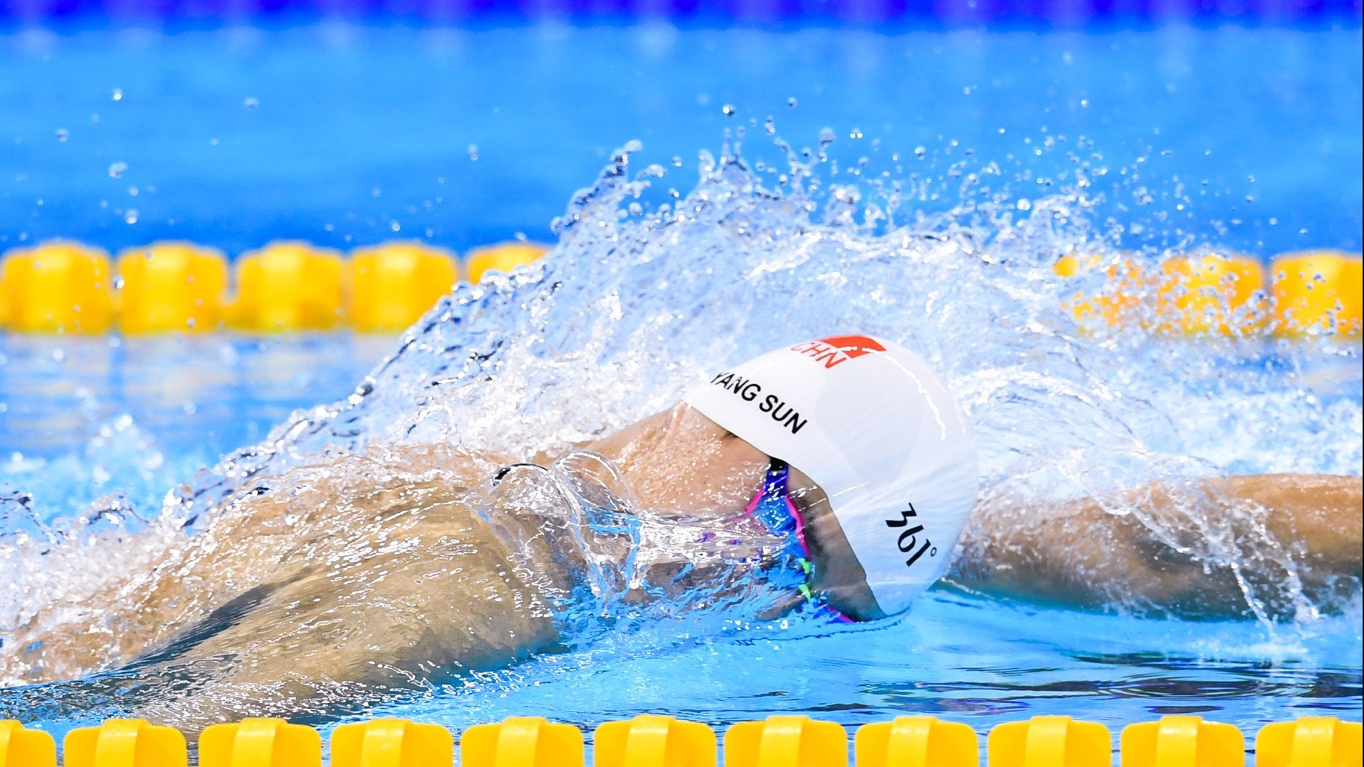 谷爱凌带队赴高原训练提升核心力量，谷爱凌2020年采访视频